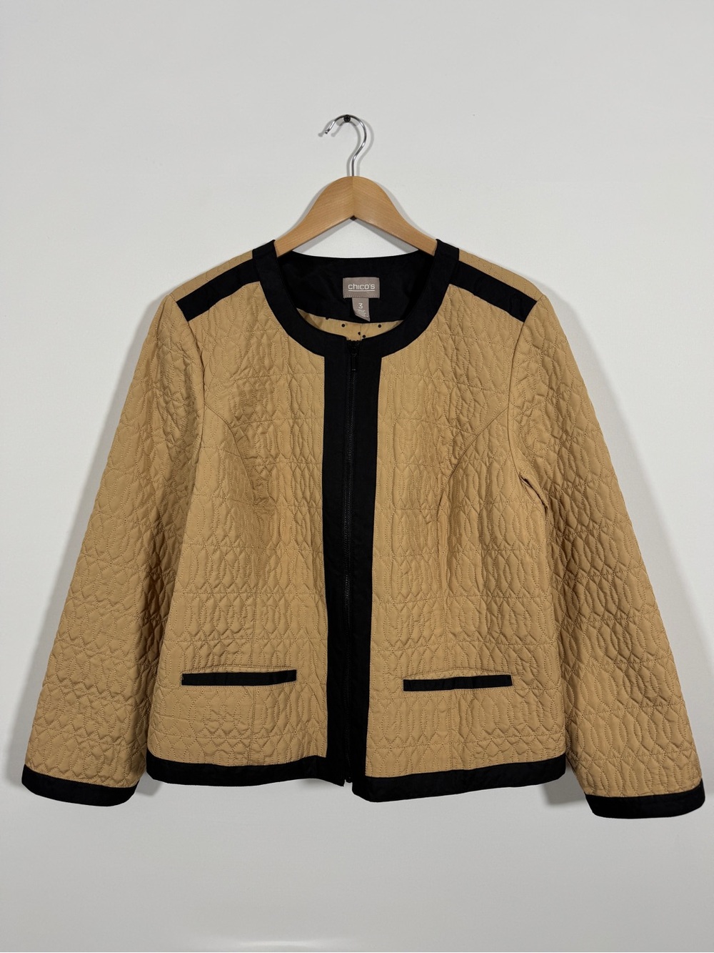 WJT44 {Chico's} Tan Black Quilted Lightweight Barn Field Utility Jacket Coat